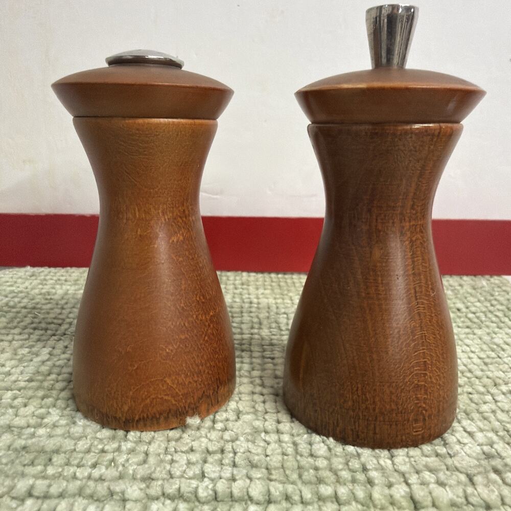 Verity Southall Wooden Salt and Pepper Mill Brown MCM England 4.25 Inch Vtg